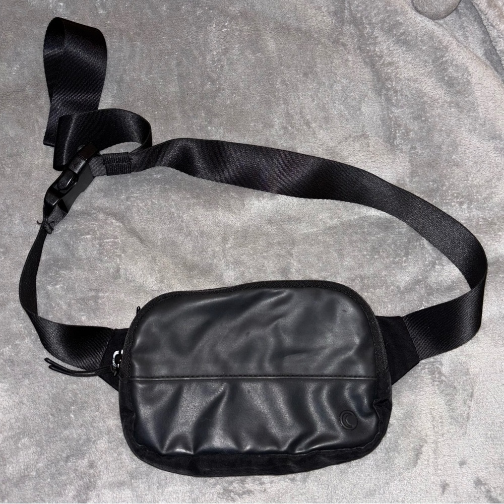 ZYIA crossbody belt bag